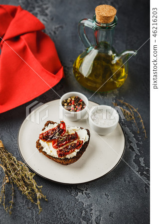 Sandwiche with cream cheese and sun dried tomatoes 46216203