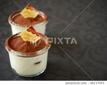Cup tiramisu black background (right space) Cup tiramisu black background (right space) 46217045