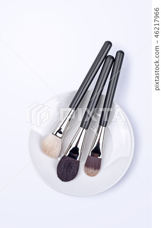 makeup brush 46217966