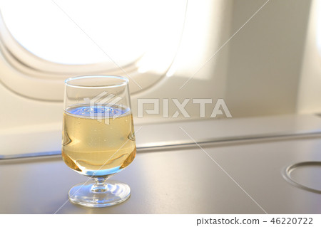 Business class champagne 46220722