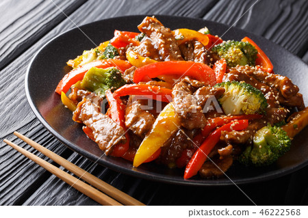 teriyaki beef with red and yellow bell pepper 46222568