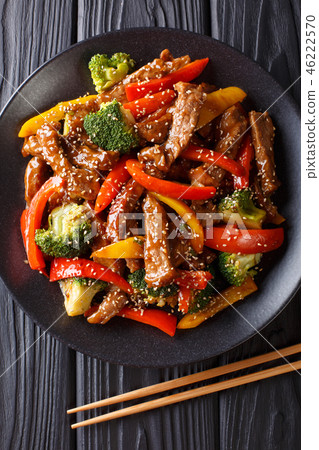 Asian teriyaki beef with bell pepper, broccoli 46222570