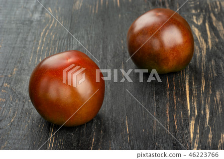 Two tomatoes kumato Two tomatoes kumato 46223766