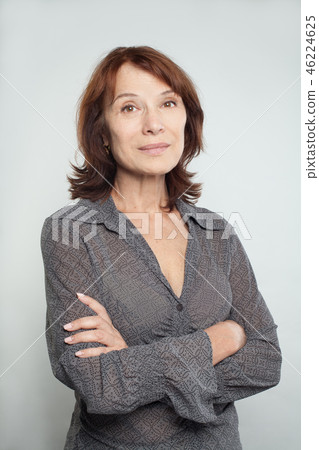 Smiling mid adult business woman 46224625