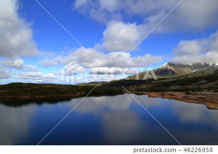 從北海道大雪山Asahidake索道鏡池塘的風景 從北海道大雪山Asahidake索道鏡池塘的風景 46226958