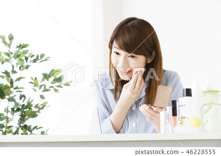 美容化妝女性美容年輕女子護膚業務的女人 46228555