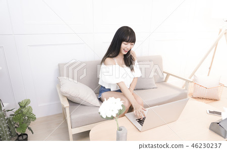 Women's home life network communication Women's home life network communication 46230237