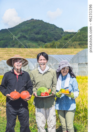 Family owned farmer with agricultural products 46231396