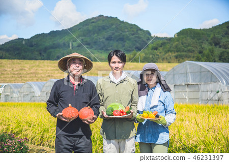 Family owned farmer with agricultural products 46231397