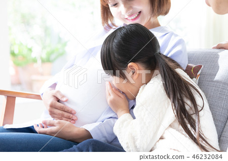 Family image pregnant woman 46232084