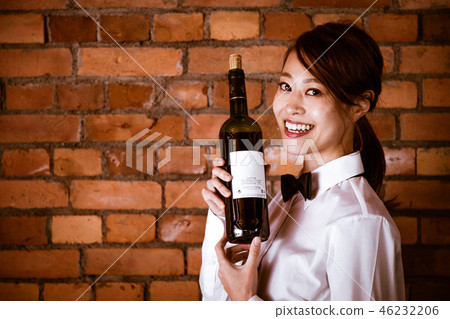 Wine clerk woman Wine clerk woman 46232206