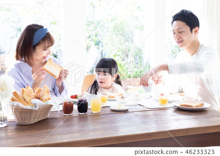 Family image Breakfast scene 46233323
