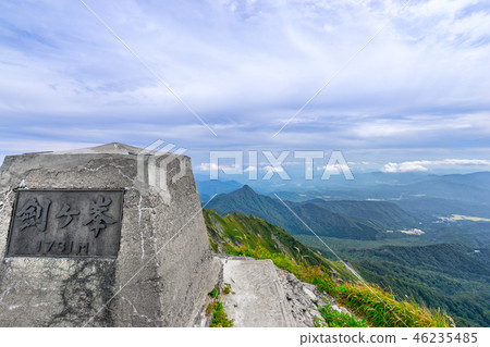 A view of Karasugayama from the top of Kengamine, "Hoki Daisen", a famous mountain! (Tottori prefecture) *There is a shooting position in the comment section of the work 46235485