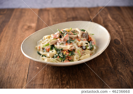 奶油意麵配三文魚和菠菜6 46236668