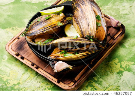 Delicious seafood mussels Delicious seafood mussels 46237097
