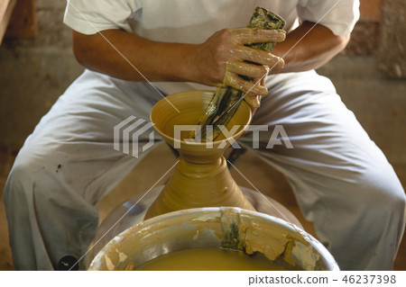 Ceramist Ceramist 46237398