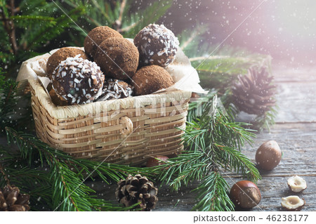 Homemade chocolate truffles with cocoa and coconut Homemade chocolate truffles with cocoa and coconut 46238177