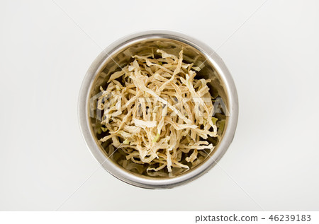 在補液之前切幹daikon 46239183