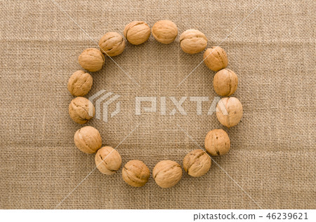 Walnut  46239621