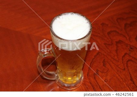 Cold draft beer 46242561