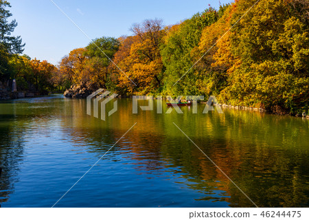 中國北京頤和園秋天紅葉楓葉 中国北京頤和園 Summer Palace Beijing 昆明湖 46244475