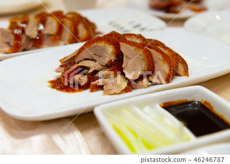 中國著名餐點北京烤鴨北平烤鴨 中国で有名な北京ダック Peking Roast Duck 中國著名餐點北京烤鴨北平烤鴨 中国で有名な北京ダック Peking Roast Duck 46246787