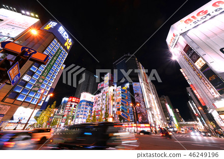 日本的東京都市風景東京和秋葉原的都市風景以及“Mase Bridge”等的交叉點(夜景) 日本的東京都市風景東京和秋葉原的都市風景以及“Mase Bridge”等的交叉點(夜景) 46249196