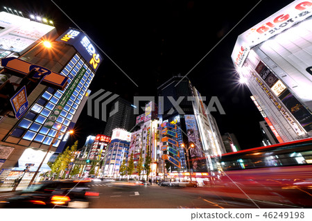 日本的東京都市風景東京和秋葉原的都市風景以及“Mase Bridge”等的交叉點(夜景) 日本的東京都市風景東京和秋葉原的都市風景以及“Mase Bridge”等的交叉點(夜景) 46249198