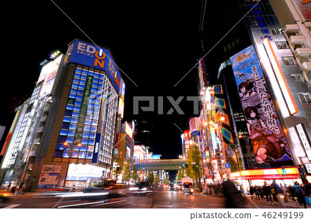 日本的東京都市風景東京和秋葉原的都市風景以及“Mase Bridge”等的交叉點(夜景) 日本的東京都市風景東京和秋葉原的都市風景以及“Mase Bridge”等的交叉點(夜景) 46249199