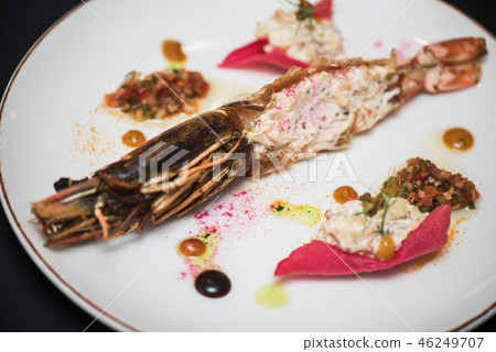 Lagustine tartare dish Lagustine tartare dish 46249707