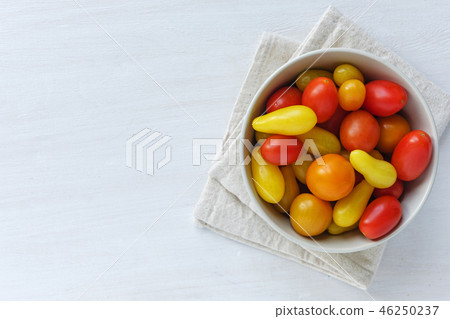 Bowl of homegrown tomatoes Bowl of homegrown tomatoes 46250237