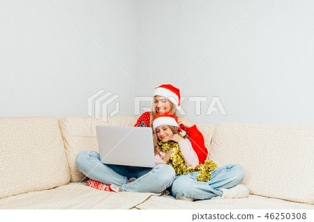 Beautiful young mother and her little daughter  46250308