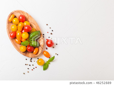Organic Mini Tomatoes with basil and pepper Organic Mini Tomatoes with basil and pepper 46252889