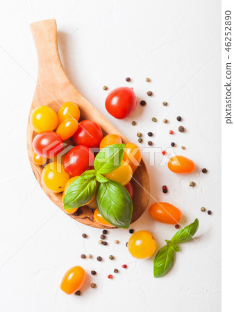Organic Mini Tomatoes with basil and pepper  46252890