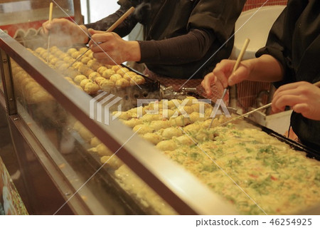 The process of takoyaki (Osaka · January) 46254925