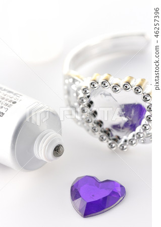Bracelet and glue 46257396