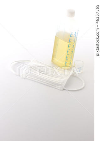 Mask and cold medicine Mask and cold medicine 46257565