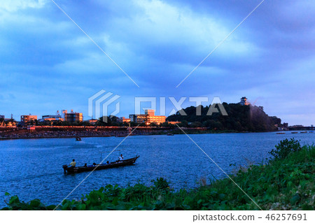 Inuyama Castle and Kiso River in the setting sun Inuyama Castle and Kiso River in the setting sun 46257691