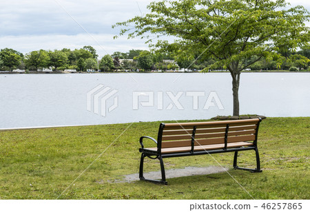 Bench overlooking Argyle lake in Babylon 46257865