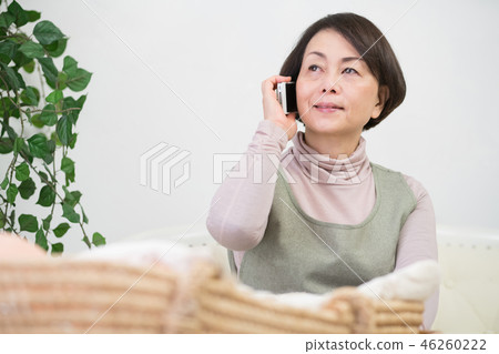 成熟的年齡女士 成熟的年齡女士 46260222