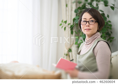 成熟的年齡女士 成熟的年齡女士 46260604