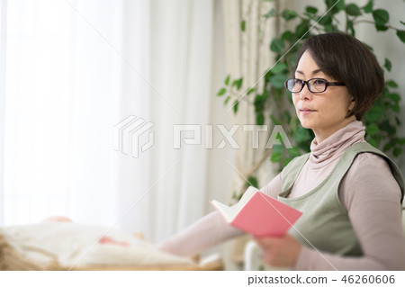 成熟的年齡女士 成熟的年齡女士 46260606