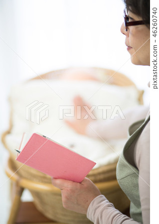 Mature woman (hand focus) 46260740