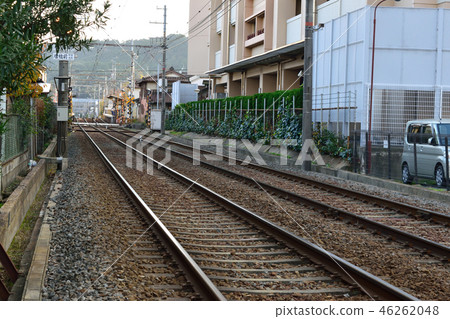 A track adjacent to a residential area 46262048