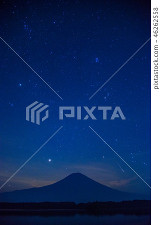 [Shizuoka Prefecture] Starry sky (meteor), Lake Tanuki and Mt. Fuji 46262558