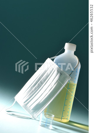 Mask and cold medicine 46265532