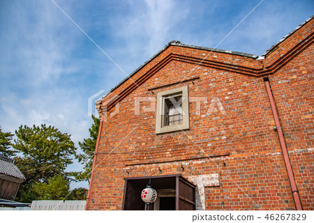Entrance to the autumn Moroto Garden The brick-built storehouse (Haruna City, Mie Prefecture) 46267829