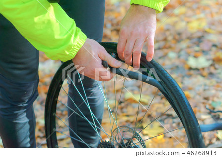 repair the puncture of the bike 46268913