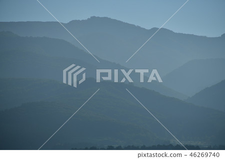 Photographing the morning scenery of the mountain range around Yokotsudake in Nanae Town, Hokkaido 46269740