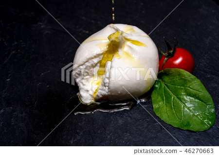 Burrata / cheese Burrata / cheese 46270663